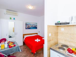 Miracle Apartments - Studio Apartment with Terrace and City View