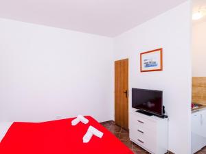 Miracle Apartments - Studio Apartment with Terrace and City View
