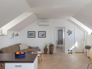 Apartments Odin - One-Bedroom Apartment with Terrace and Sea View - 4