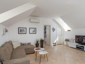 Apartments Odin - One-Bedroom Apartment with Terrace and Sea View - 4