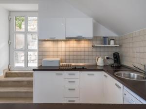 Apartments Odin - One-Bedroom Apartment with Terrace and Sea View - 4