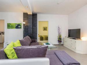 Apartments Paola - Two Bedroom Apartment with Terrace and Sea view