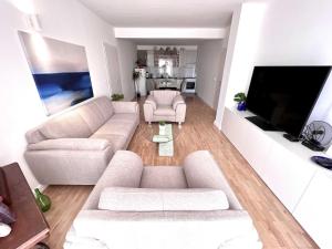 Apartment Lana - Two Bedroom Apartment with Terrace and Sea View