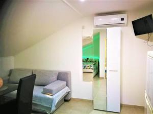 Apartments Milic - Studio Apartment with Sea View 4 - 2