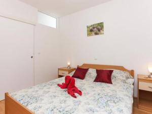 Apartments Pojko - Standard One-Bedroom Apartment with Terrace Red