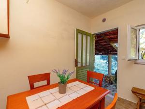 House Hidden Bay-One Bedroom Cottage with Terrace ans Sea View