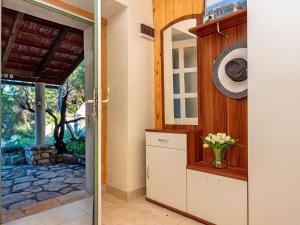 House Hidden Bay-One Bedroom Cottage with Terrace ans Sea View