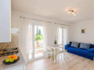 Color Apartments - Standard One-Bedroom Apartment with Terrace and Partial Sea View Red