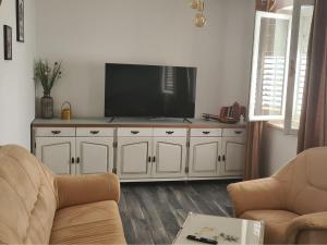 Apartment Solvit - Three Bedroom Apartment with Terrace