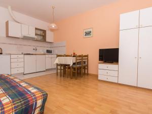 Apartments Masteli - One Bedroom Apartment with Balcony and Sea View br 2