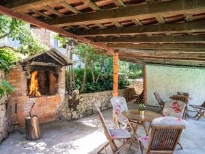 Apartments & Rooms Mara & Petrunjela - One Bedroom Apartment with Balcony and Sea View