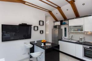 Mali Skoj Apartment - Two-Bedroom Apartment with Sea View