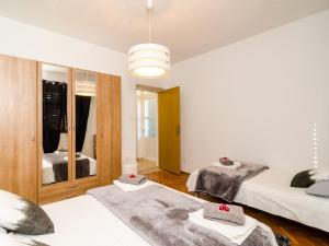 Apartment Eulalija- One-Bedroom Apartment with Terrace and Sea View