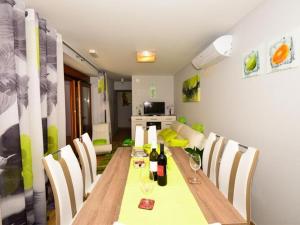 Holiday Home Belmondo- Three Bedroom Home with Terrace and Private Pool A6