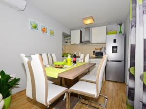 Holiday Home Belmondo- Three Bedroom Home with Terrace and Private Pool A6