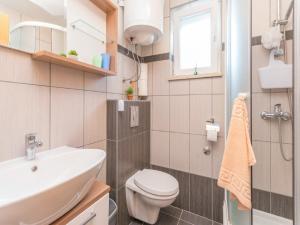 Apartments Lilly - Two Bedroom Apartment with Terrace and Sea View