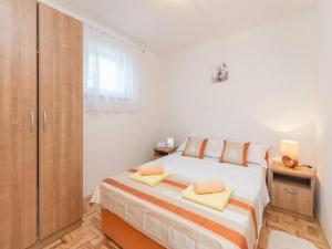 Apartments Lilly - Two Bedroom Apartment with Terrace and Sea View