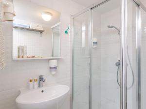 Apartments Villa Lukas - No 9 Gallery Two Bedroom Apartment with Balcony and Sea View