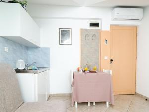 Apartments Villa Bell Memories- Studio Apartment with Terrace and Street View A1