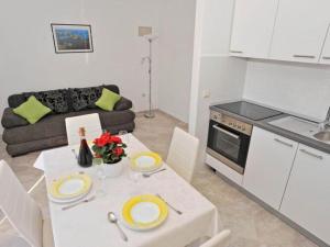 Apartments Lenka - One Bedroom Apartment with Balcony and Center View A3