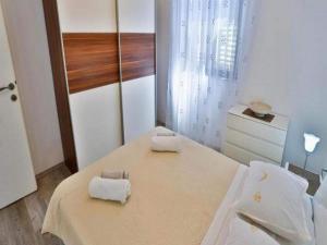 Apartments Lenka - One Bedroom Apartment with Balcony and Center View A3