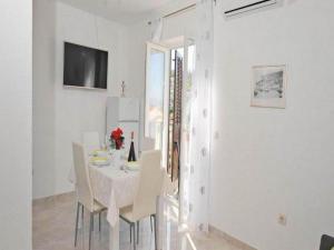 Apartments Lenka - One Bedroom Apartment with Balcony and Center View A3