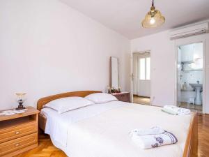 Apartments Zarac - One Bedroom Apartment with Balcony and Sea View Milanka