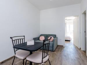 Apartments Life - Two Bedroom Apartment with Balcony and Sea View