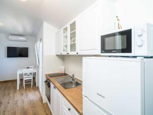 Apartments Lovro - One bedroom apartment with Balcony and Sea View 3