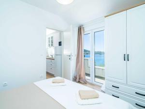 Apartments Lovro - One bedroom apartment with Balcony and Sea View 3