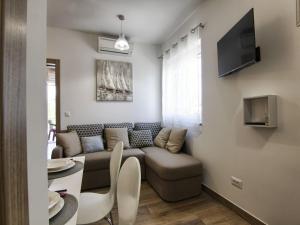 Apartments Victoria - One Bedroom Apartment with Terrace A2 