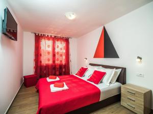 Apartments Sunshine Home - Two Bedroom Apartment with Balcony and Sea View