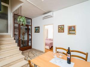 Apartments Nikolina LU - Two-Bedroom Apartment with Terrace