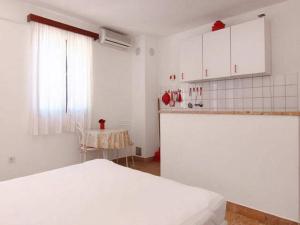 Apartments Nadia - Studio Apartment With Terrace A1