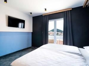 Apartments Tayra - Modern studio apartment with balcony BR2