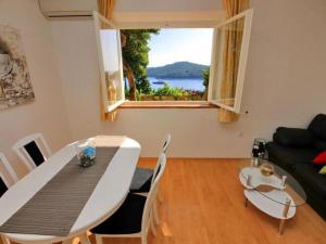 Apartment Charming Arena - One Bedroom Apartment with Terrace and Sea View 
