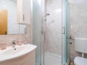 Apartments Zarac - One Bedroom Apartment with Terrace