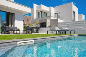 Villa Flora - 3BedEn-suite with Private Pool