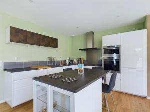 Maisons de vacances Maison pour 6 adultes avec piscine : photos des chambres