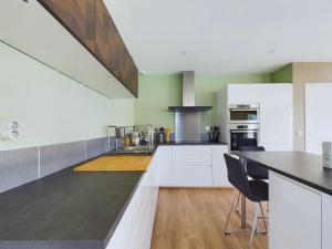 Maisons de vacances Maison pour 6 adultes avec piscine : photos des chambres
