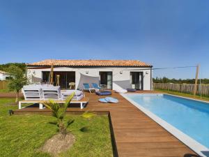 Maisons de vacances Maison pour 6 adultes avec piscine : photos des chambres