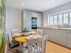 2 Bed in Gower 95129