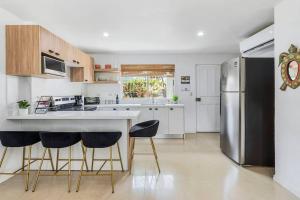 VVII2 2 bdrm with ensuite bathrms in centre of town