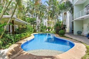 VVII2 2 bdrm with ensuite bathrms in centre of town