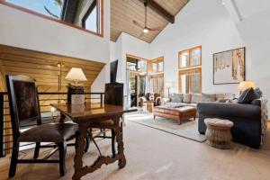 Ridgepoint Townhome 198 by East West Hospitality