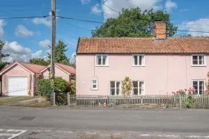 Columbine Cottage, in the quaint village of Middleton - Westleton