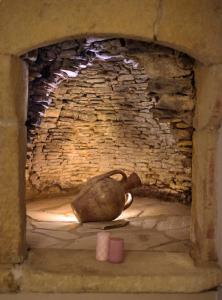 Gold Queen Apartment