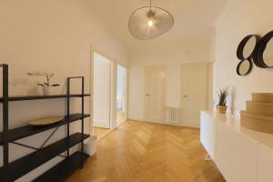 Unwind & Explore, Central Apartments in Jonctions Art Scene! QA8