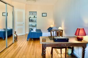 Appartements Grand Hotel vue plage les pieds dans l-eau : photos des chambres