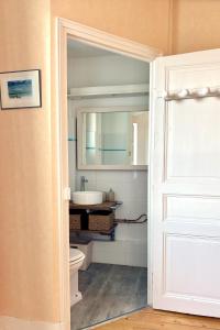 Appartements Grand Hotel vue plage les pieds dans l-eau : photos des chambres